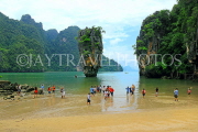 THAILAND, Phang Nga Bay, Khao Phing Kan (James Bond Island), Ko Ta Pu islet, tourists, THA4307JPL