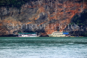 THAILAND, Phang Nga Bay, limestone islands, islet rock formations, tour boats, THA4249JPL