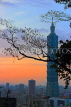 Taiwan, TAIPEI, Elephant Mountain, Taipei 101 building at sunset, TAW442JPL