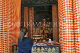 Taiwan, TAIPEI, Wunchang Temple, shrine room and worshipper, TAW488JPL