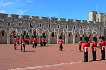 UK, Berkshire, Windsor, WINDSOR CASTLE, Changing Of The Guard ceremony, UK34256JPL