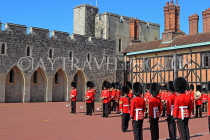 UK, Berkshire, Windsor, WINDSOR CASTLE, Changing Of The Guard ceremony, UK34259JPL