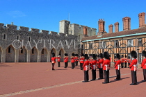 UK, Berkshire, Windsor, WINDSOR CASTLE, Changing Of The Guard ceremony, UK34262JPL