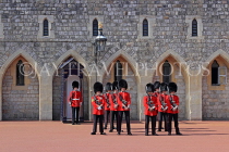 UK, Berkshire, Windsor, WINDSOR CASTLE, Changing Of The Guard ceremony, UK34263JPL