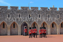 UK, Berkshire, Windsor, WINDSOR CASTLE, Changing Of The Guard ceremony, UK34264JPL