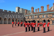 UK, Berkshire, Windsor, WINDSOR CASTLE, Changing Of The Guard ceremony, UK34265JPL