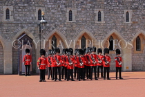 UK, Berkshire, Windsor, WINDSOR CASTLE, Changing Of The Guard ceremony, UK34270JPL