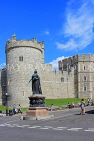 UK, Berkshire, Windsor, WINDSOR CASTLE, and Queen Victoria statue, UK34223JPL
