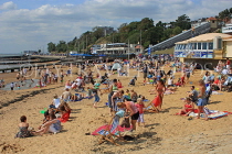 UK, Essex, Southend-On-Sea, Three Shells Beach, holidaymakers, families, UK6808JPL