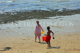 UK, Essex, Southend-On-Sea, beach, children with bucket and spade, UK6803JPL