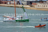 UK, Hampshire, PORTSMOUTH, Mike Perham returning to harbour, 29 Aug 09, UK6684JPL