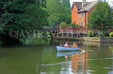 UK, Kent, TONBRIDGE, River Medway and couple boating, UK13234JPL