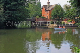 UK, Kent, TONBRIDGE, River Medway and couple boating, UK13235JPL