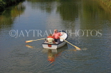 UK, Kent, TONBRIDGE, River Medway and couple boating, UK13236JPL