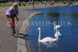 UK, LONDON, Kensington Gardens, Round Pond and swans, UK10011JPL