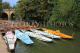 UK, Oxfordshire, OXFORD, Magdalen Bridge, River Cherwell, punts and pedal boats, UK13131JPL