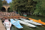 UK, Oxfordshire, OXFORD, Magdalen Bridge, River Cherwell, punts and pedal boats, UK13132JPL