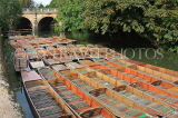 UK, Oxfordshire, OXFORD, Magdalen Bridge, River Cherwell and and punts, UK13124JPL