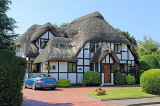 UK, Warwickshire, STRATFORD-UPON-AVON, country house with thatched roof, UK25378JPL