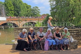 UK, Warwickshire, STRATFORD-UPON-AVON, elderly people relaxing by the riverside, UK25512JPL