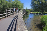 UK, Wiltshire, SALISBURY, bridge over River Avon, at the Watermeadows, UK8185JPL