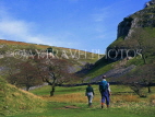 UK, Yorkshire, The Dales National Park, walkers near Appletreewick, UK5184JPL