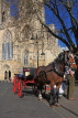 UK, Yorkshire, YORK, horse drawn carriage, by York Minster, UK3149JPL