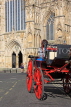 UK, Yorkshire, YORK, horse drawn carriage, by York Minster, UK3151JPL