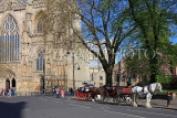 UK, Yorkshire, YORK, horse drawn carriage rides, by York Minster, UK3159JPL