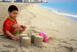 USA, Florida, MIAMI, Art Deco area, South Beach, child playing on beach, MIA849JPL