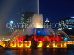 USA, Illinois, CHICAGO, Buckingham Fountain and night skyline, CHI712JPL
