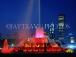USA, Illinois, CHICAGO, Buckingham Fountain and night skyline, CHI715JPL