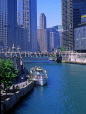 USA, Illinois, CHICAGO, Chicago River and tour boat, Downtown, Marina City area, CHI900JPL
