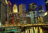 USA, Illinois, CHICAGO, Downtown skyline and Chicago River, night view, CHI840JPL