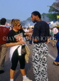 USA, Illinois, CHICAGO, Grant Park and Blues Festival crowds, couple having snack, CHI768JPL