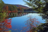 USA, New England, NEW HAMPSHIRE, lake scenery in autumn, near Peterborough, US4357JPL