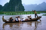 VIETNAM, Hoa Binh (Ha Son Binh), family on boat, River Yen, VT481JPL