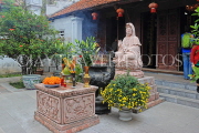 Vietnam, HANOI, Dien Huu Temple site, courtyard and statue of a deity, VT1681JPL