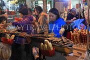 Vietnam, HANOI, Old Quarter, Weekend Night Market, food stalls, VT914JPL