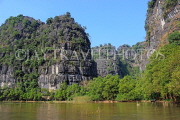 Vietnam, Ninh Binh, TAM COC, Ngo Dong River, limestone karst scenery, VT2063JPL