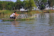 Vietnam, Ninh Binh, TAM COC, Ngo Dong River, man rowing his boat, VT2154JPL