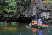 Vietnam, Ninh Binh, TRANG AN, tour boat entering cave, VT2226JPL