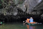 Vietnam, Ninh Binh, TRANG AN, tour boat entering cave, VT2227JPL