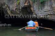 Vietnam, Ninh Binh, TRANG AN, tour boat entering cave, VT2241JPL