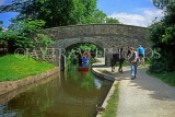 WALES, North Wales, Denbighshire, LLANGOLLEN Canal, and stone bridge, WAL881JPL