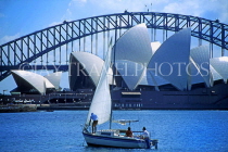 AUSTRALIA, New South Wales, SYDNEY, Opera House, Sydney Harbour Bridge and sailboat, AUS602JPL