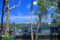 AUSTRALIA, Northern Territory, Kakadu National Park, boarding boats for trip along Yellow Waters, AUS582JPL