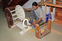 BAHRAIN, Budaiya, Al Jasrah Handicraft Centre, cloth weaving, BHR401JPL