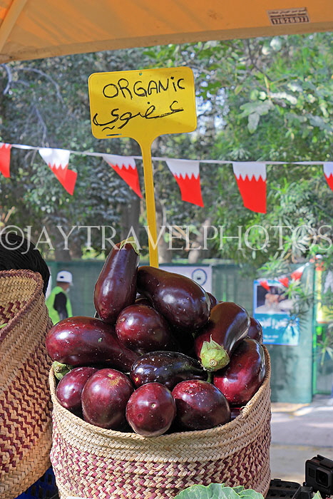 BAHRAIN, Budaiya, Farmers' Market, Aubergines, BHR1868JPL