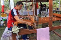 BAHRAIN, Budaiya, Farmers' Market, Handicrafts Festival, weaver, BHR2076JPL